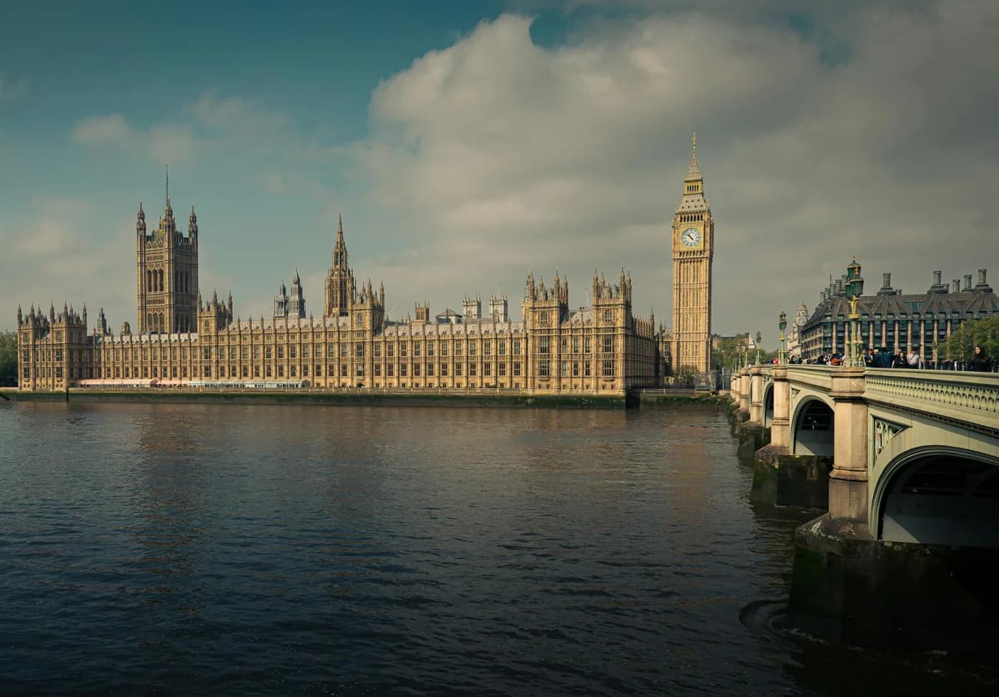 Web Hosting in London, United Kingdom - GRADAX