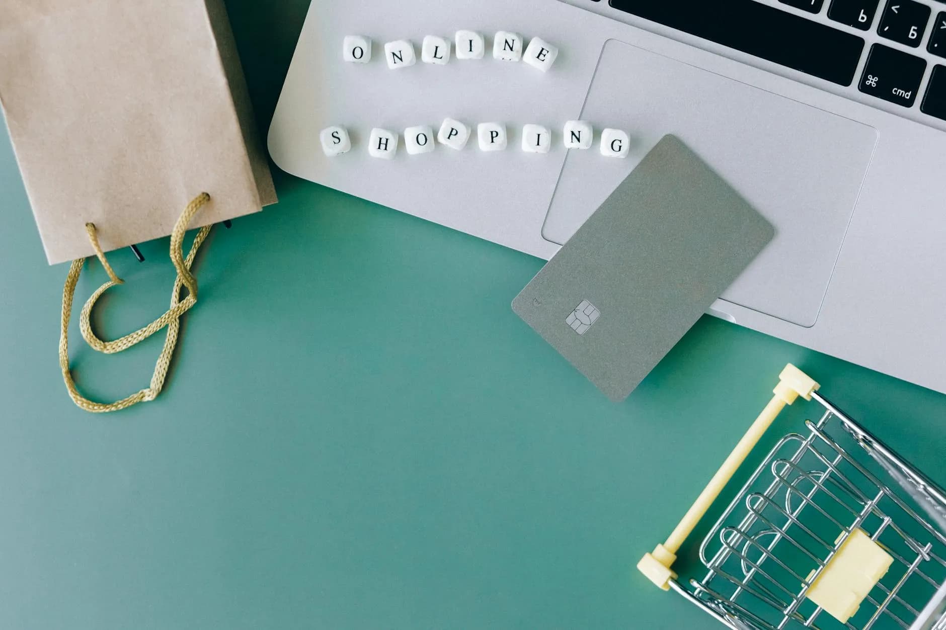 Comparação de plataformas de e-commerce: Shopify vs. WooCommerce vs. personalizado